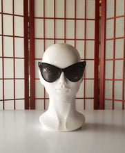 Load image into Gallery viewer, Women Sunglasses, SSS3018
